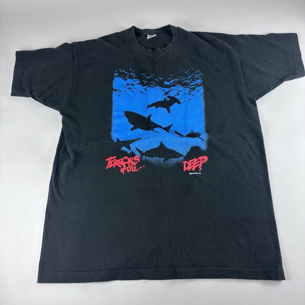 Vintage T Shirt 2X Terrors Of The Deep Shark World Black Fruit Of The Loom XXL